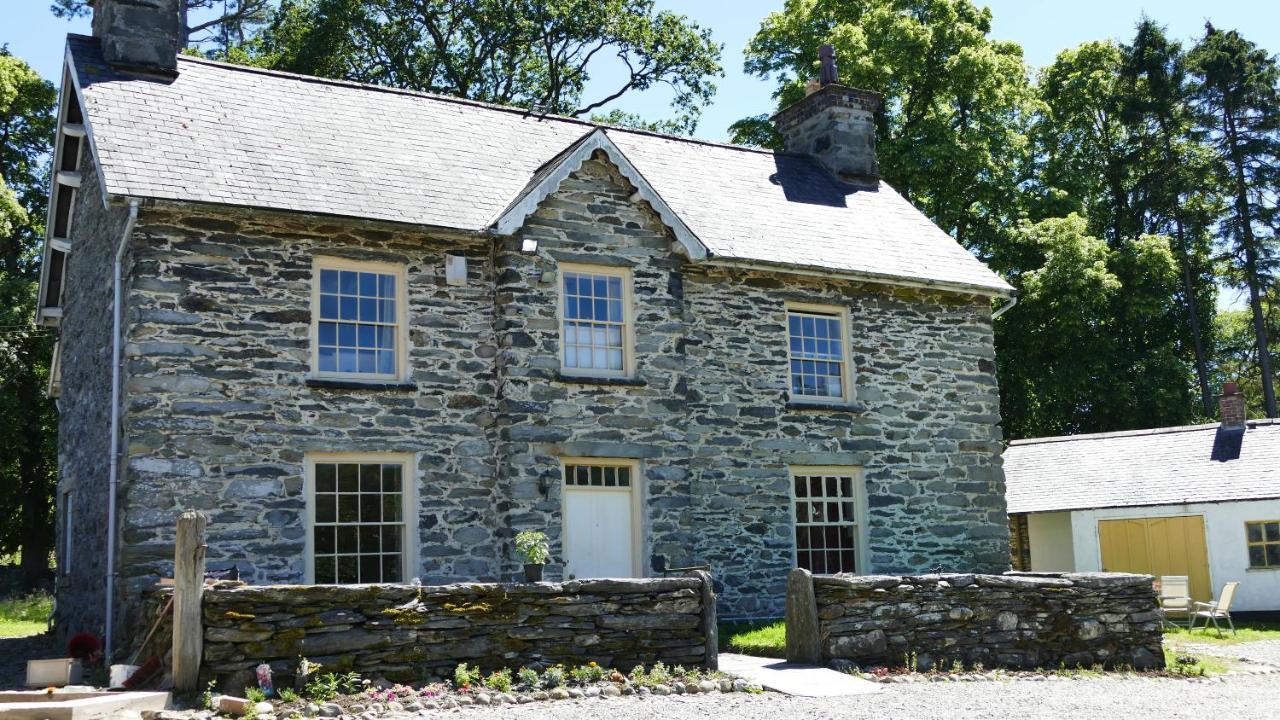 Cosy Ground Floor Disabled Friendly Room In Farm House Llandderfel 외부 사진