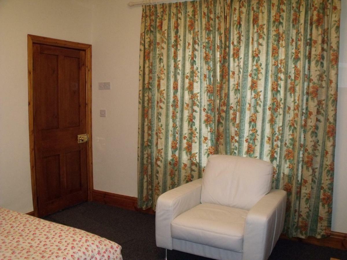 Cosy Ground Floor Disabled Friendly Room In Farm House Llandderfel 외부 사진