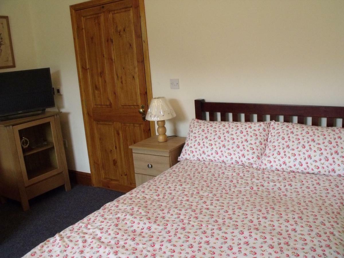 Cosy Ground Floor Disabled Friendly Room In Farm House Llandderfel 외부 사진