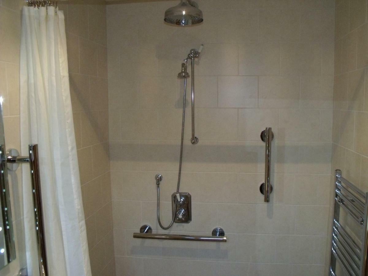 Cosy Ground Floor Disabled Friendly Room In Farm House Llandderfel 외부 사진