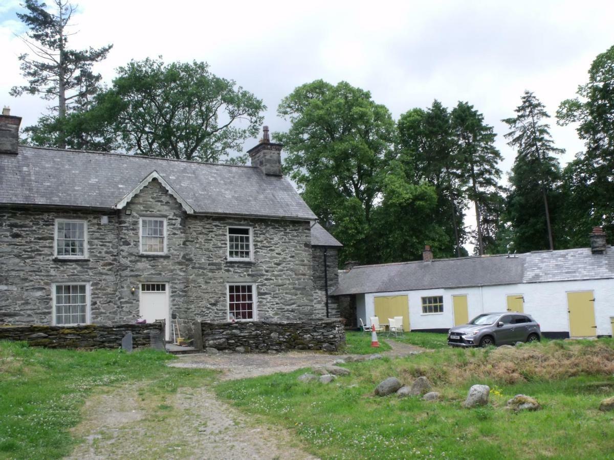 Cosy Ground Floor Disabled Friendly Room In Farm House Llandderfel 외부 사진