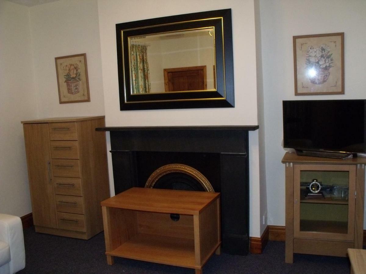 Cosy Ground Floor Disabled Friendly Room In Farm House Llandderfel 외부 사진
